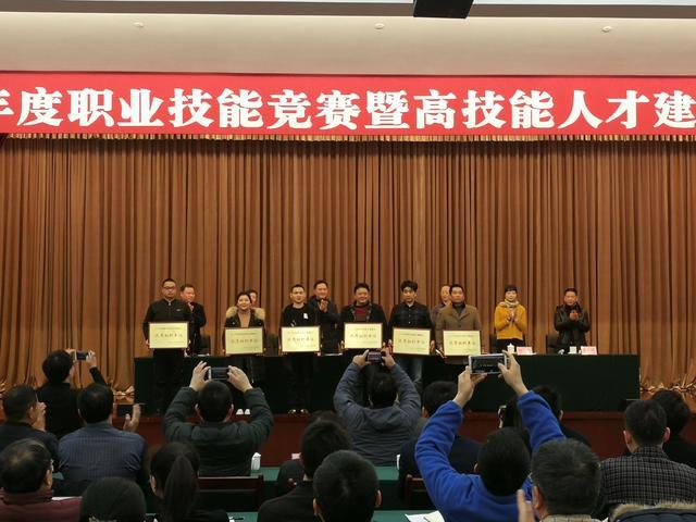 安徽省重点领域紧缺人才开发目录_2022年深圳龙华技能人才引进紧缺职业目录_2014年黄山职业技术学院紧缺专业人才招聘