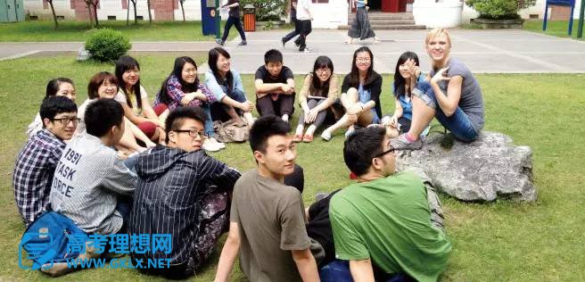 教育部直属211高校--上海外国语大学国际本科招考，不上专科更不用复读！